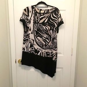CHICO'S Size 3 Black/White/Taupe Cap Sleeve Tunic. Handkerchief Front.